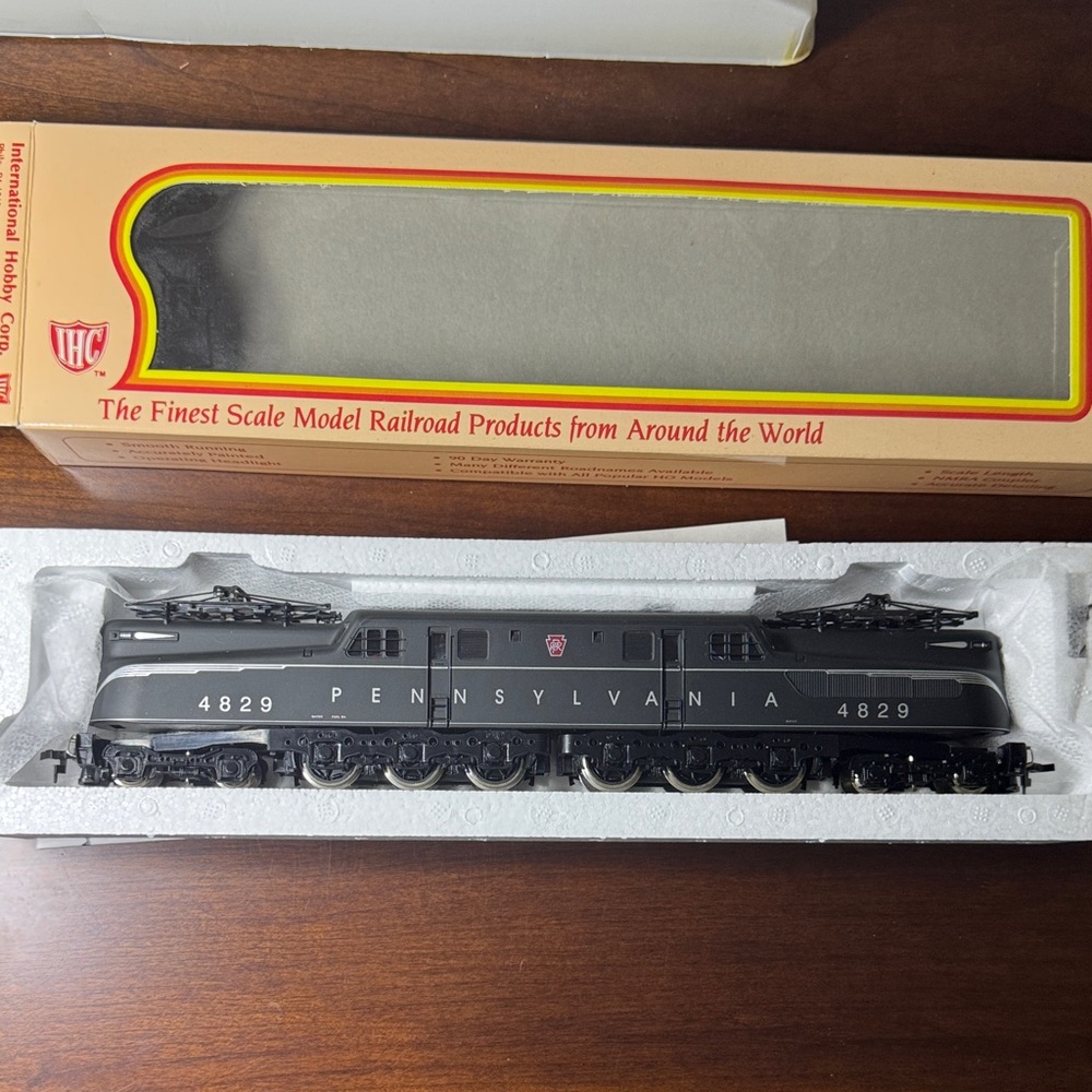 IHC Pennsylvania GG-1 HO Scale Black Premier Silver Stripe "Rare" Locomotive New